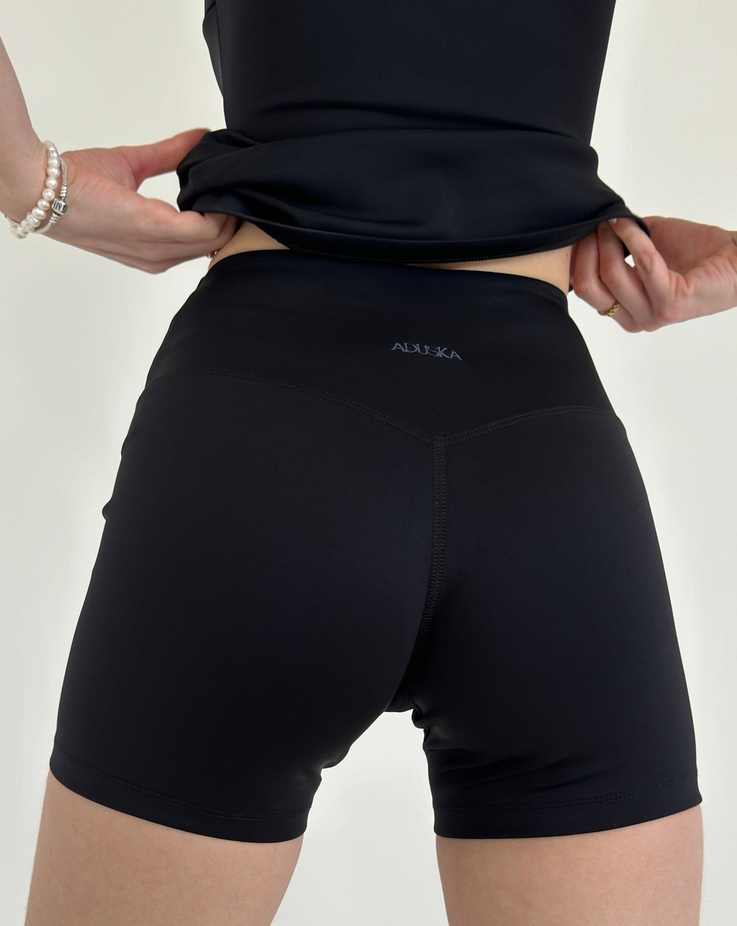 SHORT FEKETE