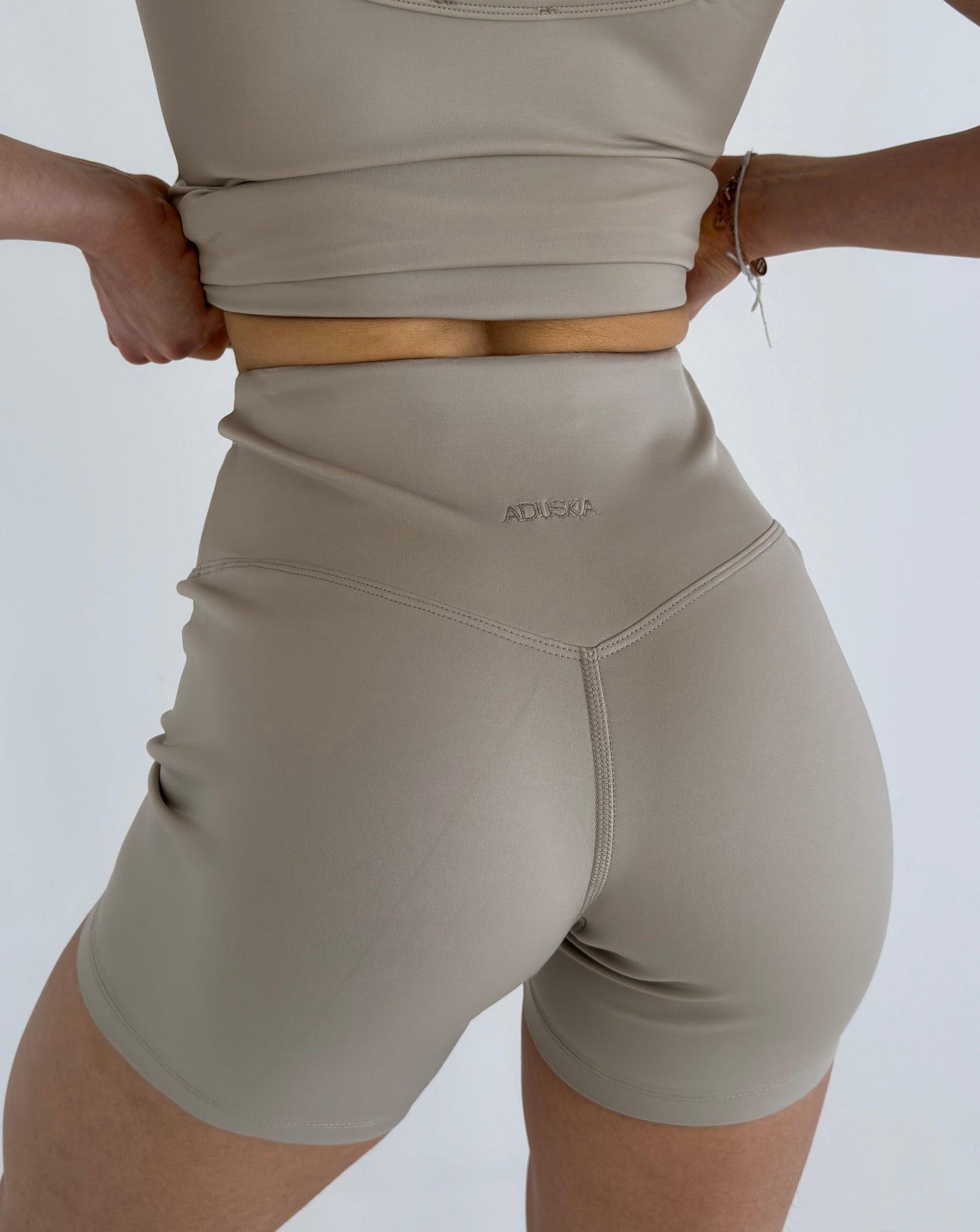 SHORT BÉZS