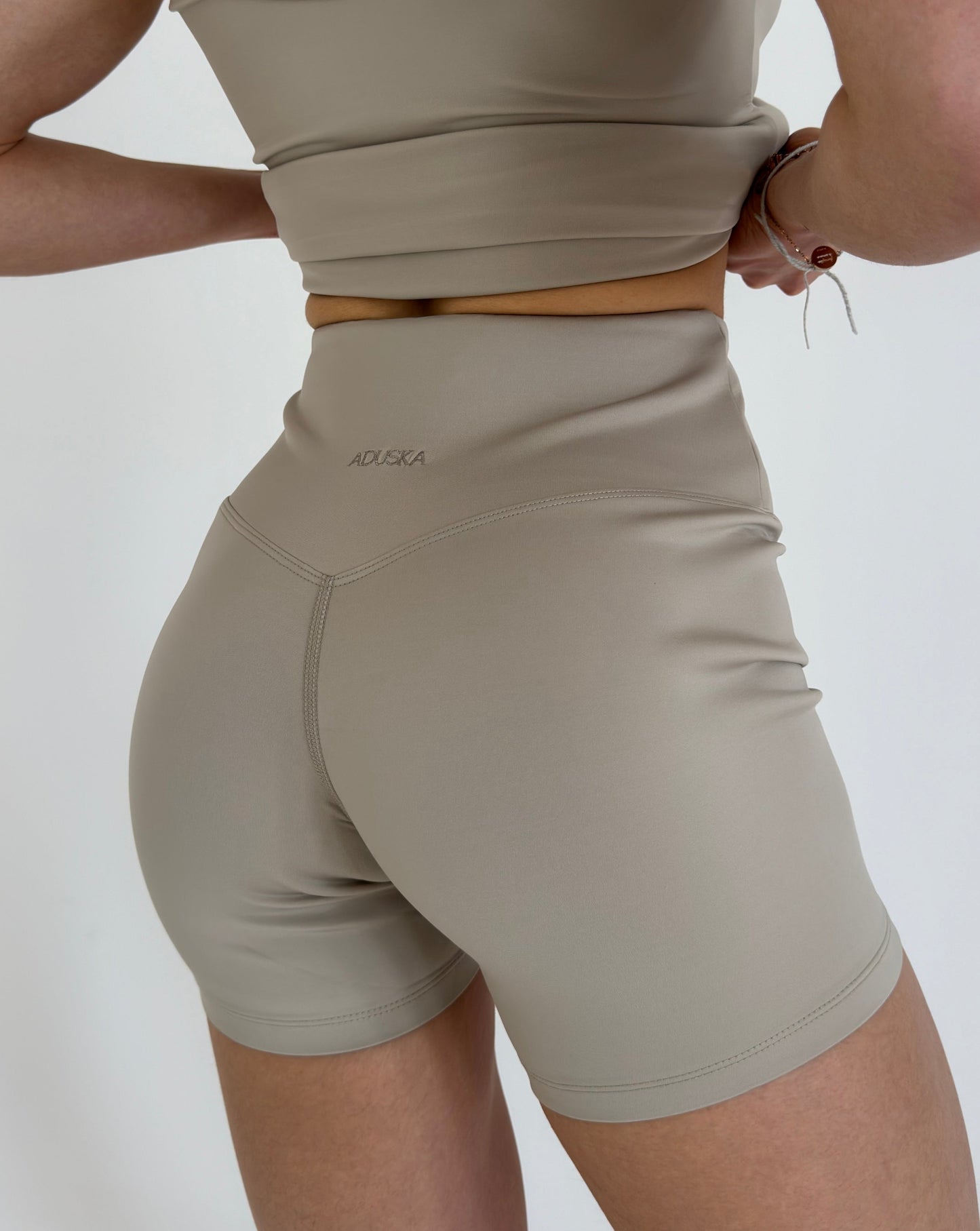 SHORT BÉZS